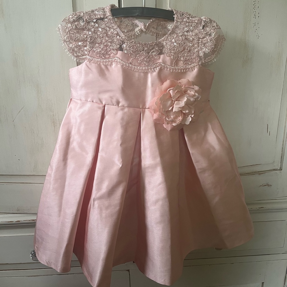 Precious formal pink dress with sparkled lace and detachable flower detail. 24M